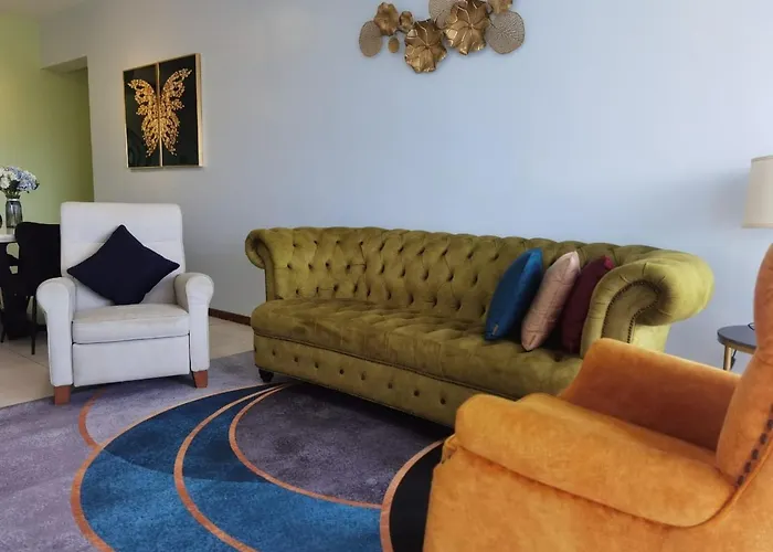 Tree Family Executive Suite 3 Bedroom /8 Pax Gurney