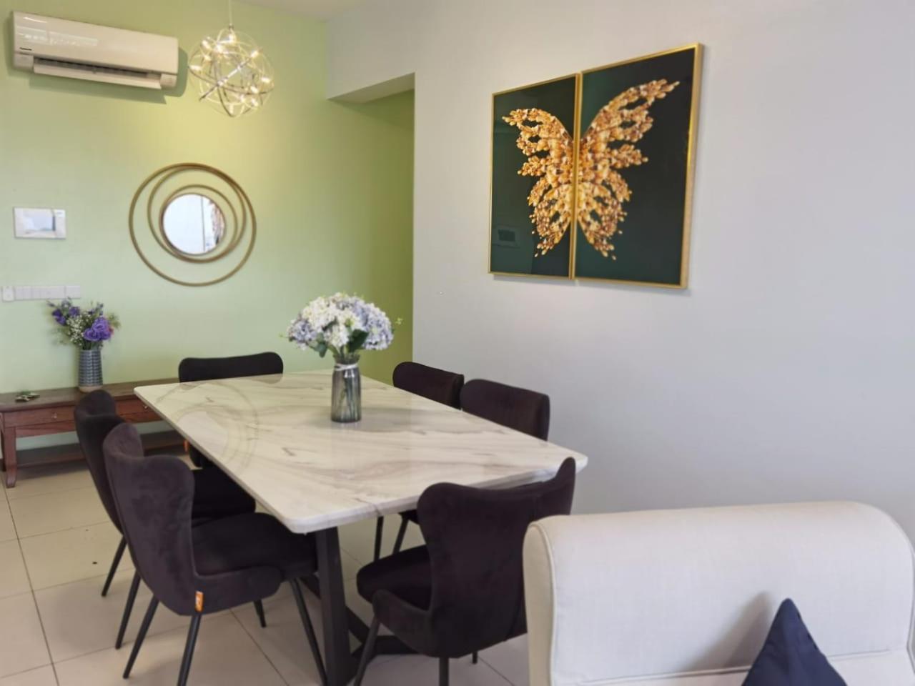 Tree Family Executive 3 Bedroom /8 Pax Gurney